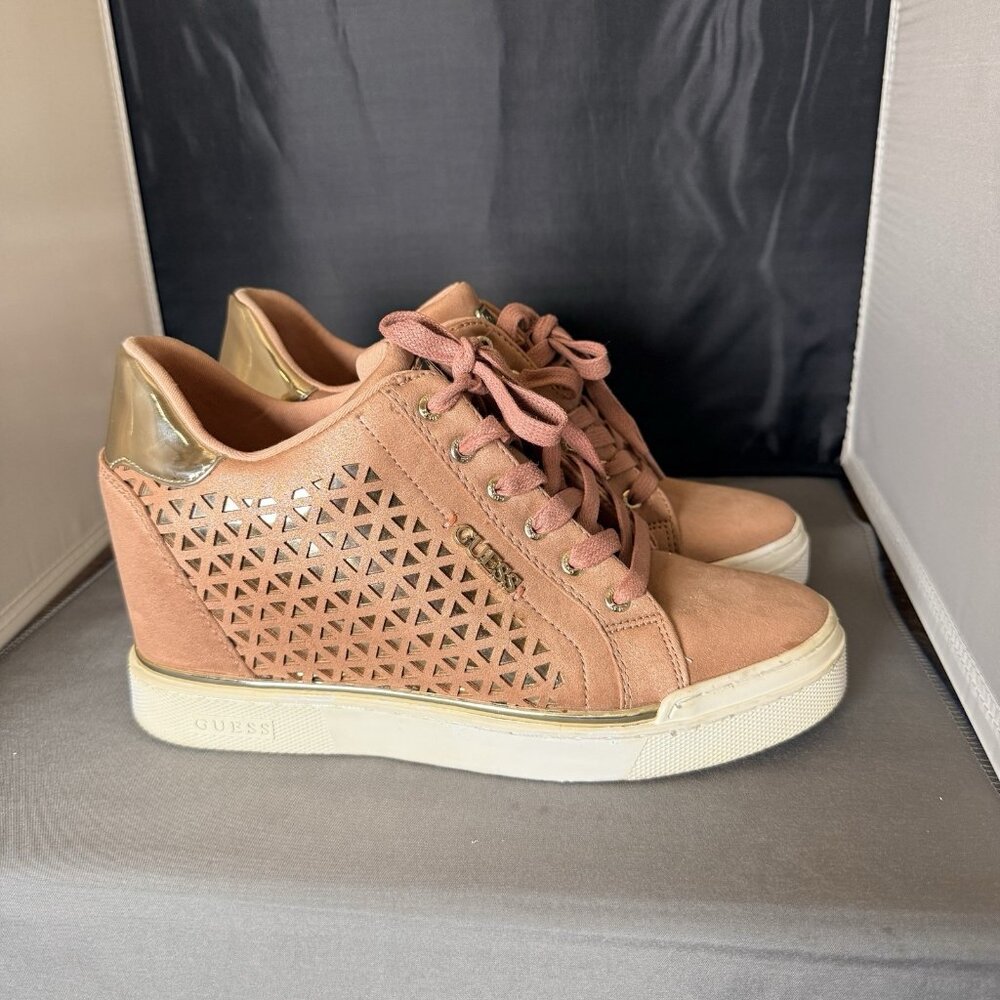 GUESS Women's Size 9.5 FLOWURS7 Pink Rose Gold Hidden Wedge Sneakers